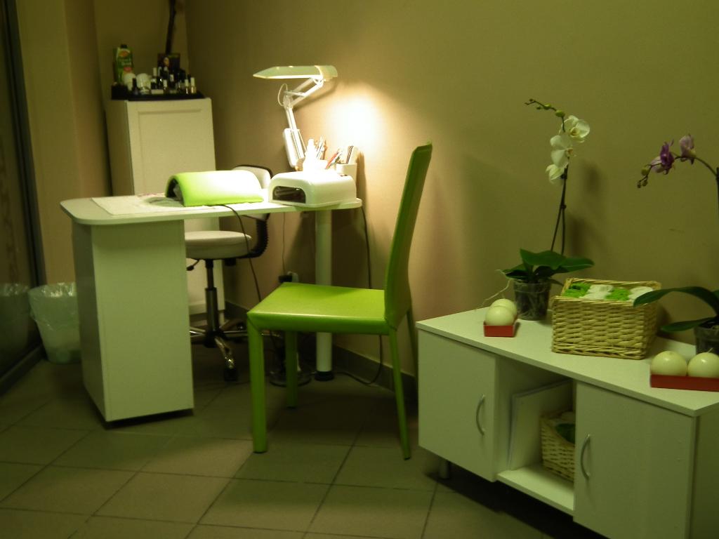 Studio Wow! zaprasza na przedświąteczny manicure, Kraków, małopolskie