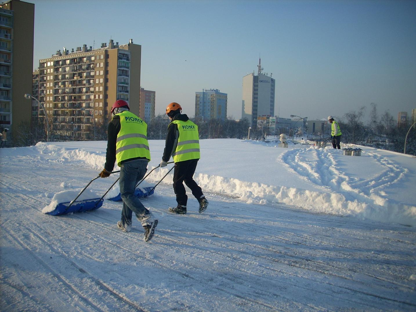 Odśnieżanie dachów, parkingów Sandomierz, Stalowa Wola, podkarpackie