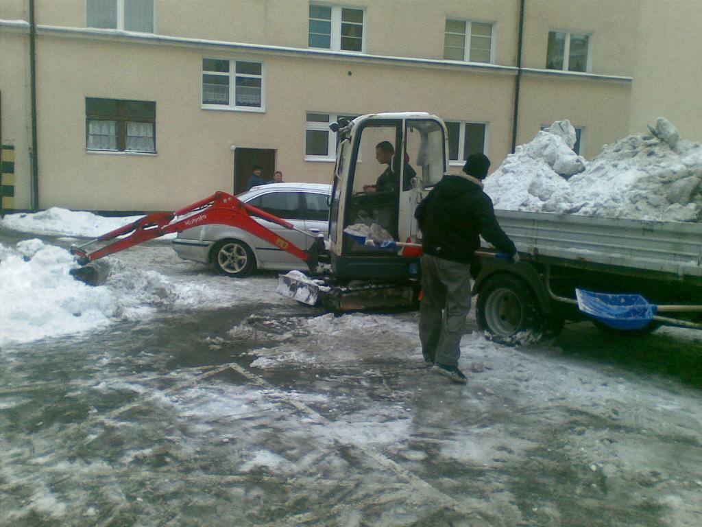 Odśnieżanie dachów, parkingów. Wywóz śniegu., Poznań, wielkopolskie