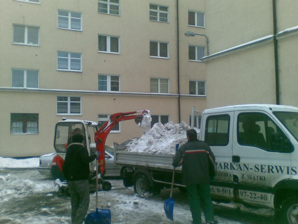 Odśnieżanie dachów, parkingów. Wywóz śniegu., Poznań, wielkopolskie