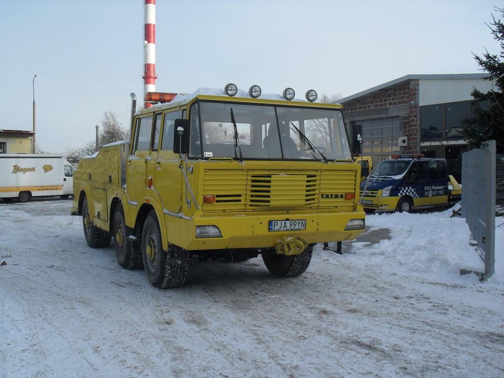 Tatra 813