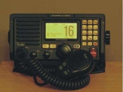 Radiotelefon VHF z DSC - kliknij, aby powiększyć