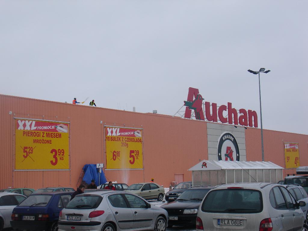 odśnieżanie dachu hipermarket AUCHAN Rzeszów