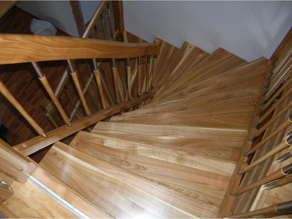 schody siodłowe czereśniowe