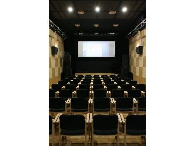 Zdjęcie nr 1 sala kinowa domu kultury we Włochach - kliknij, aby powiększyć