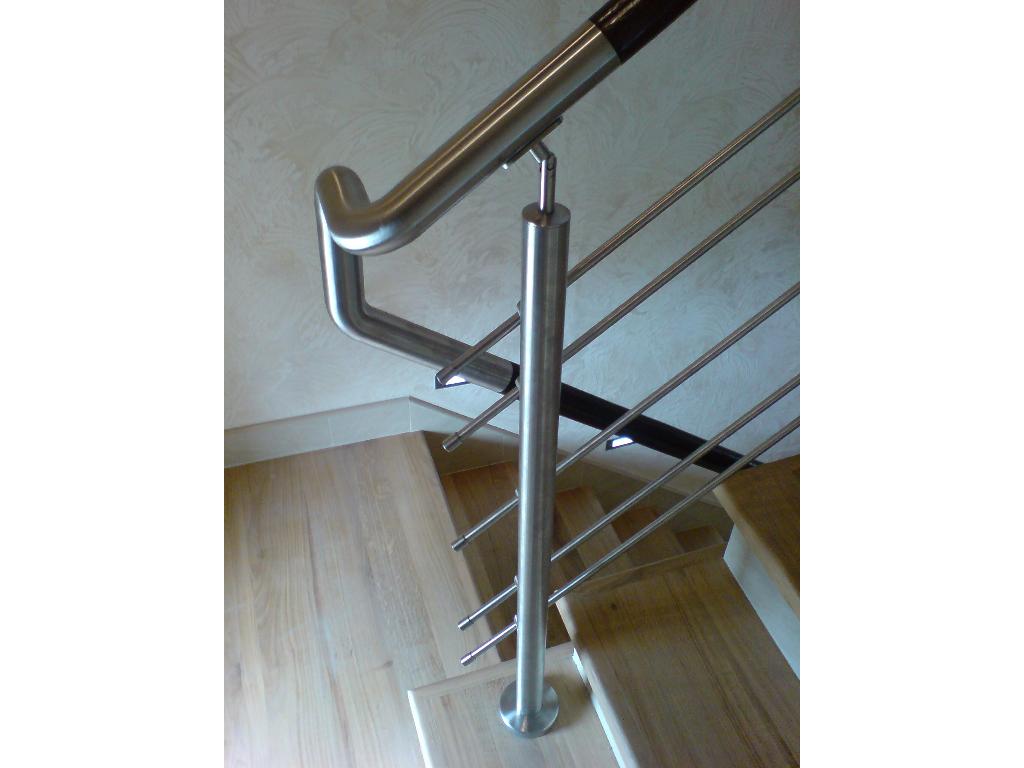 balustrada stal nierdzewna z drewnem