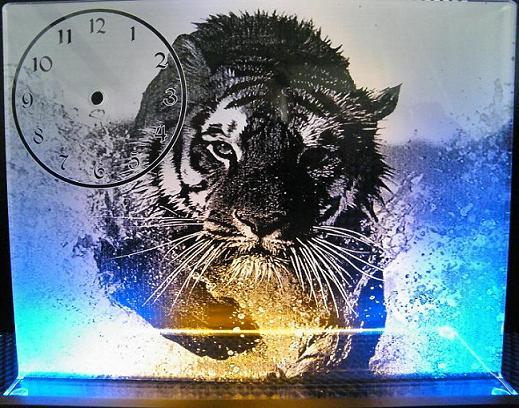 Zegar ozdobny płynący z motywem Tygrysa