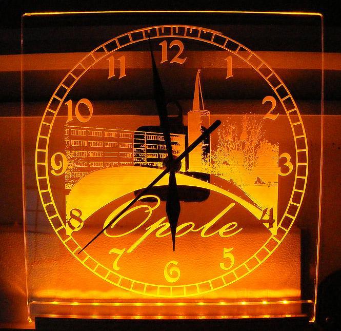 Zegar reklamowy świecący grawerowany laserem