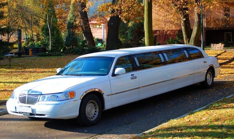 Lincoln town Car 120" Limousine do wynajęcia