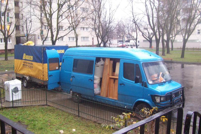 Mercedes 308D + duża przyczepa meblowa