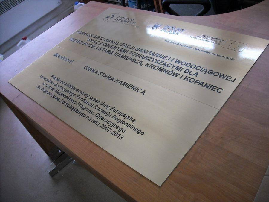 tablica grawerowana, materiał: blacha mosiężna 1.5 mm , wymiar: 90x70 cm