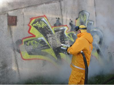 Czyszczenie fasady, graffiti - kliknij, aby powiększyć