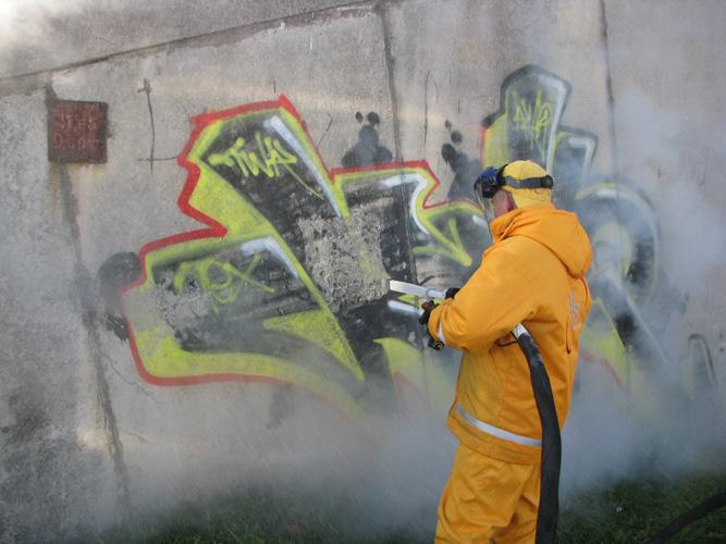 Czyszczenie fasady, graffiti