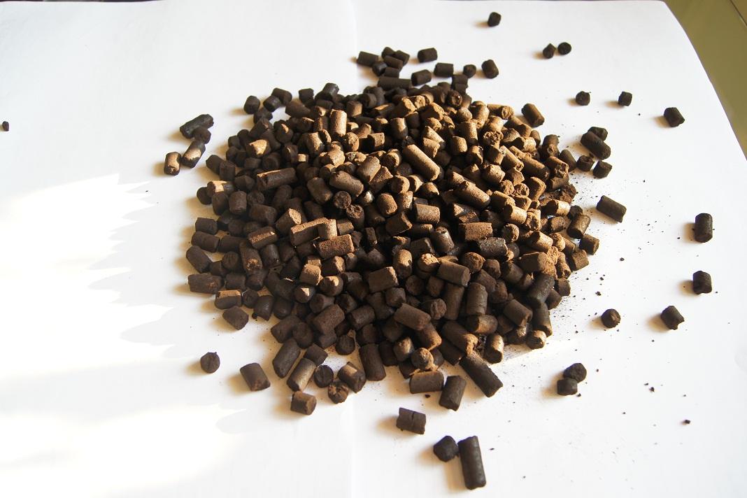 PELLET BRUNATNY