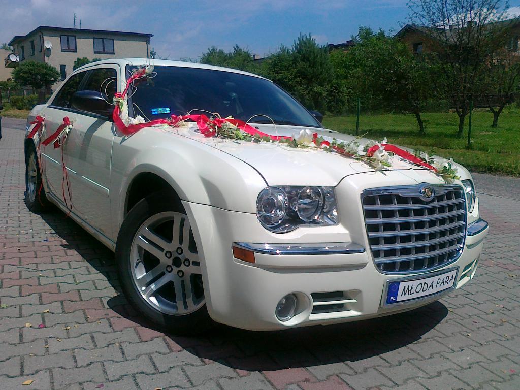 Biały krewmowy Chrysler 300c do ślubu na wesele, Rybnik , Wodzisław, Jastrzebie, Żory, Katowice, śląskie