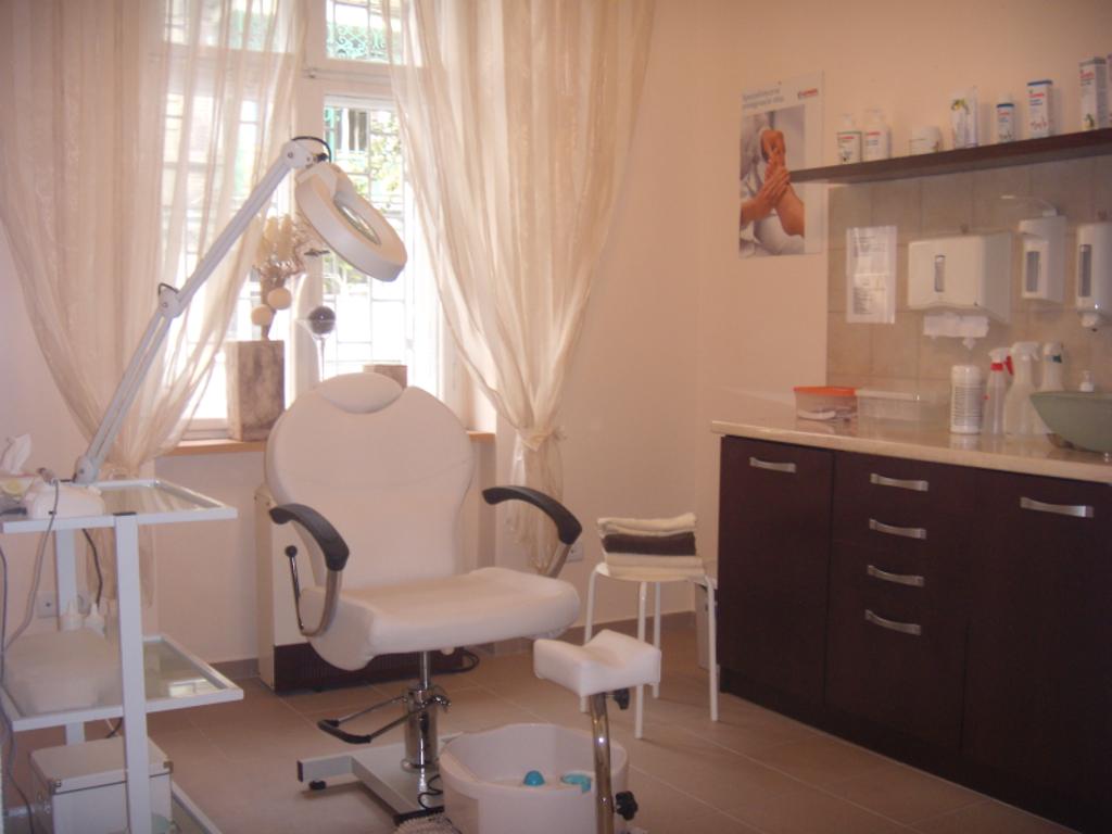 Manicure hybrydoway, masaż bańkami chinskimi, Poznań, wielkopolskie