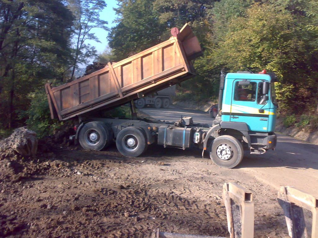 Roboty ziemne i drogowe transport zagęszczarki, Wola Radziszowska, małopolskie