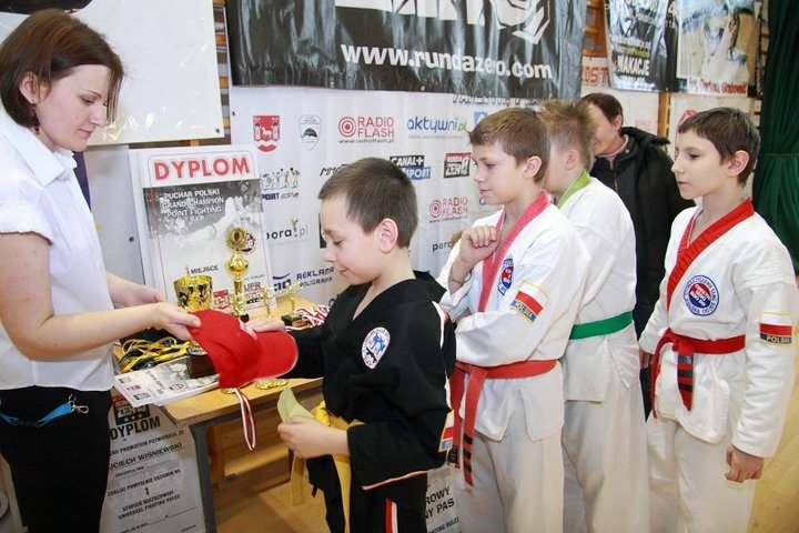 Turnieje sztuk walki dla dzieci.