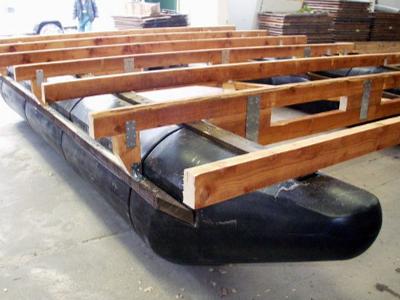 pływaki pomostowe, molo, konstrukcja drewniana przed montażem - kliknij, aby powiększyć