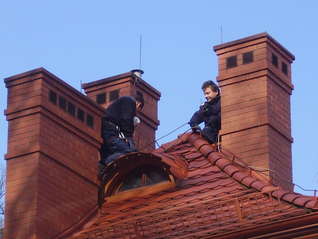 naprawa połaci dachowej hotel Willa Bohema Kazimierz Dolny