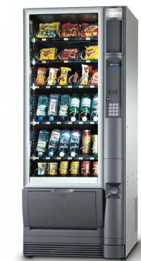 Automat na słodycze i zimne napoje