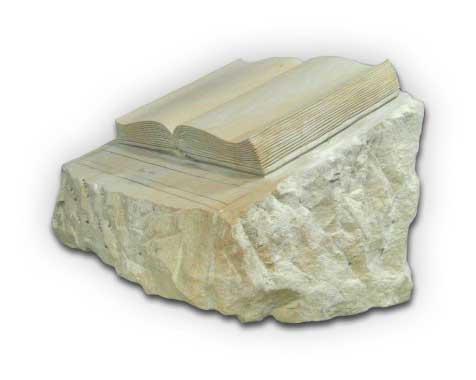 Kamień nagrobny - Księga z piaskowca