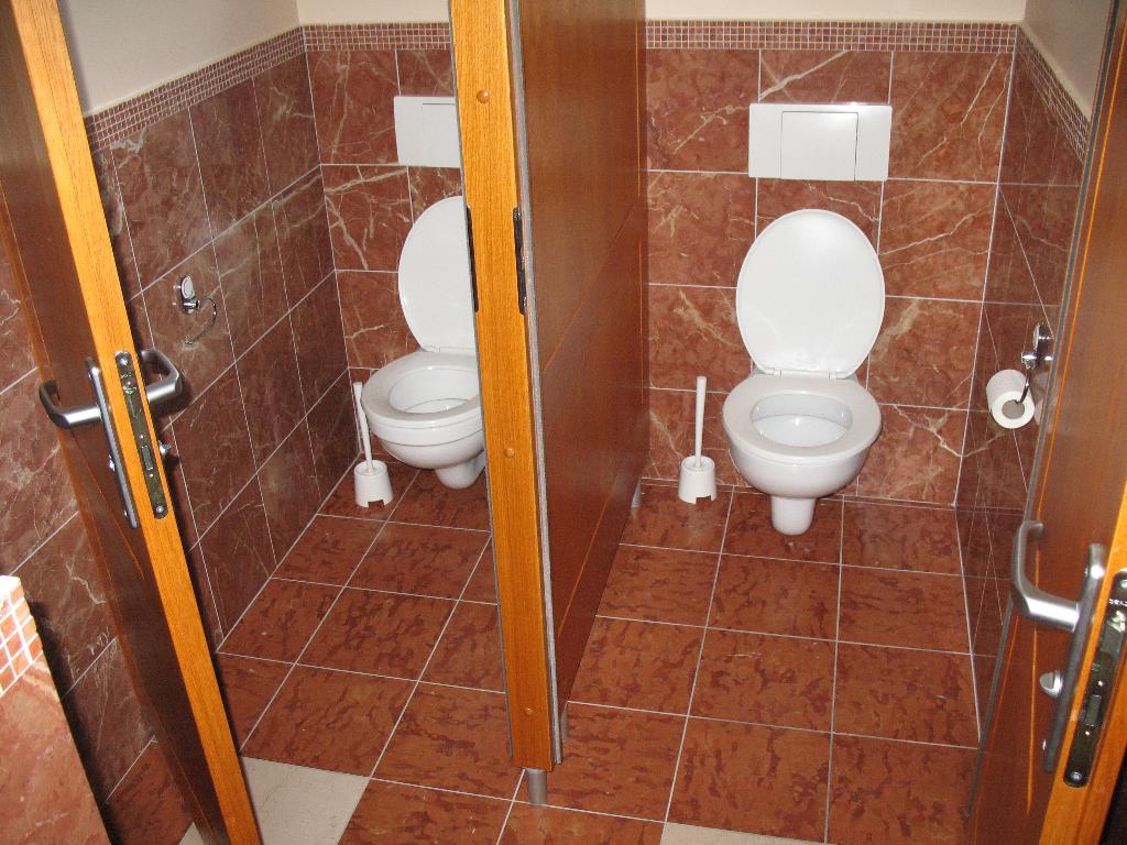 toaleta marmur