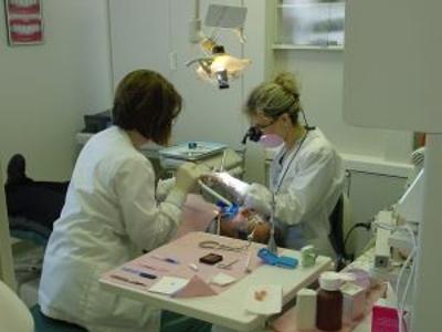 Personel medyczny jako wsparcie sprzedażowe dla stomatologa - kliknij, aby powiększyć