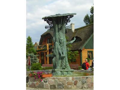 1) Pomnik fontanna wys.5m CEPR Szymbark - kliknij, aby powiększyć