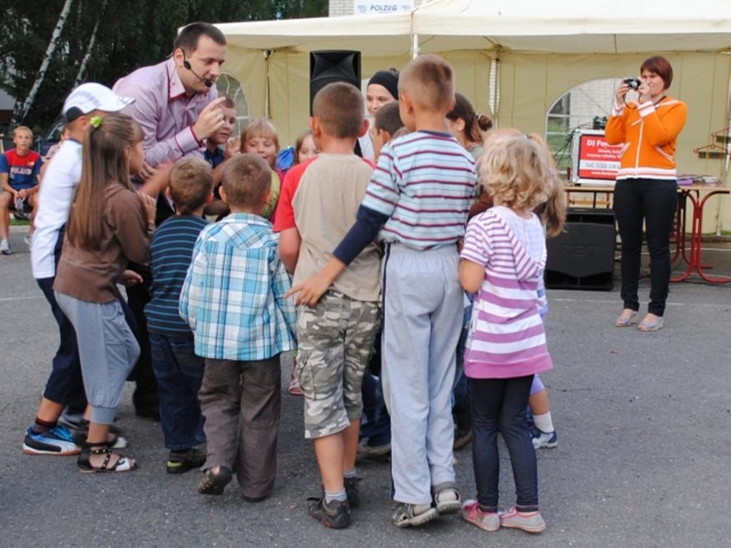 Zabawa dla dzieci na świeżym powietrzu, taniec włoski