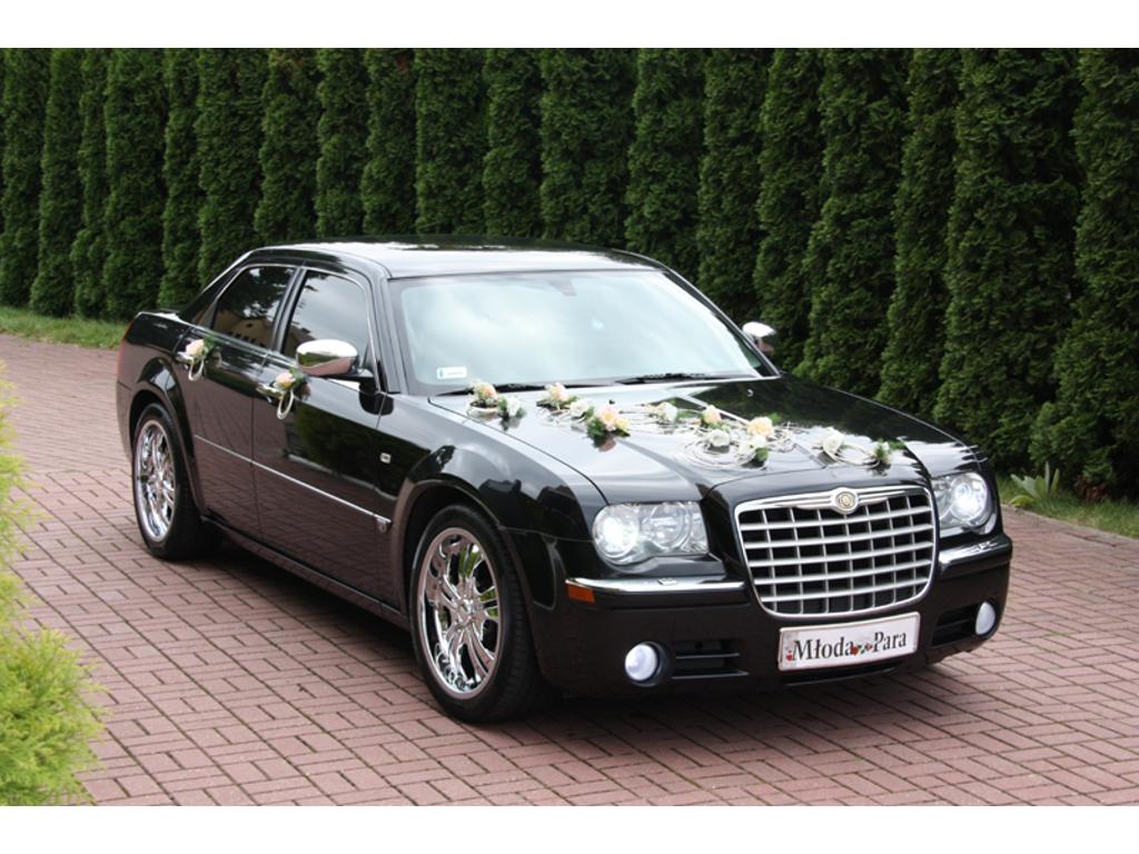 Chrysler 300C - wynajem limuzyny na ślub wesela.