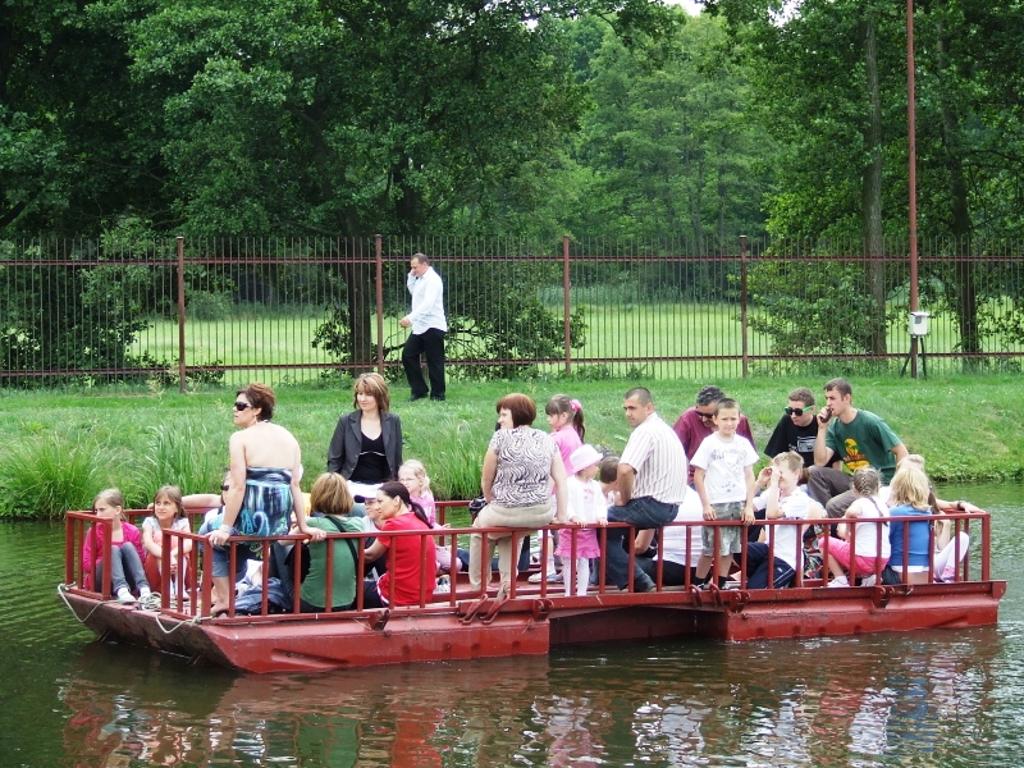 Pływanie gondolą podczas komunii w Malibu