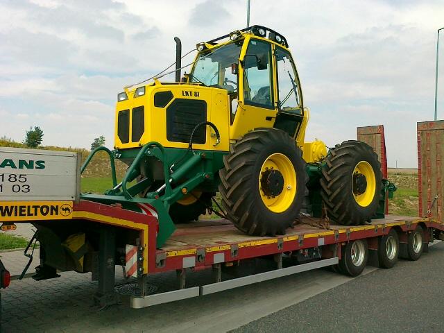 Transport traktora leśnego na targi ze SK  do Świebodzina