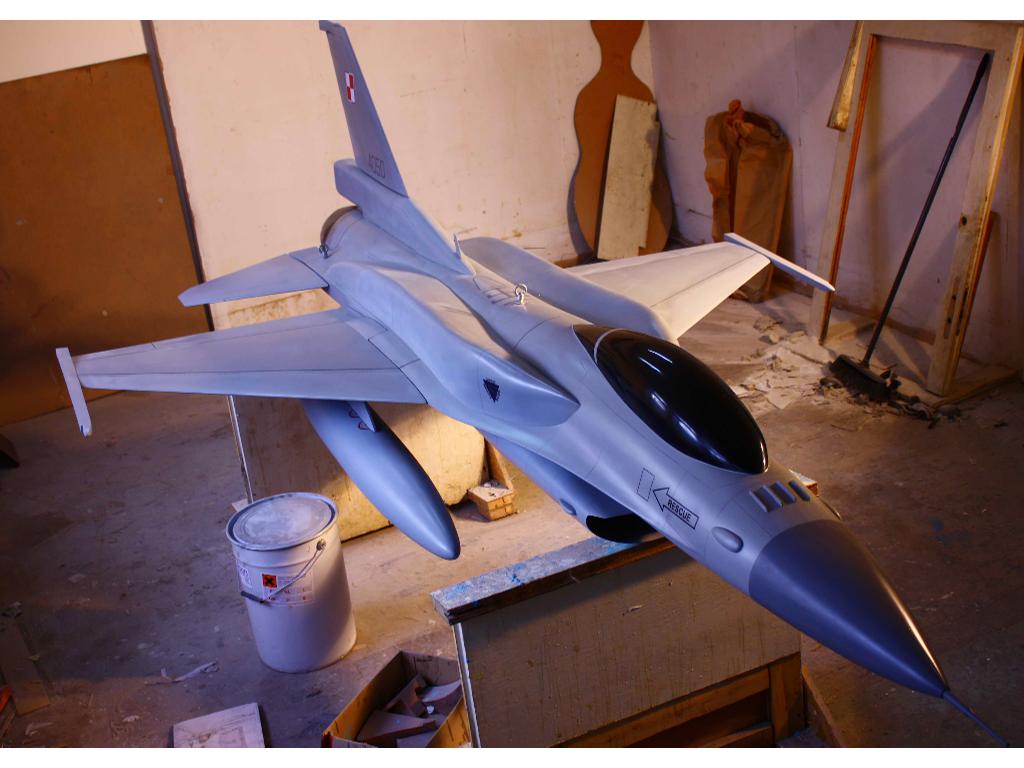 Model wystawowy F-16, skala 1:3
