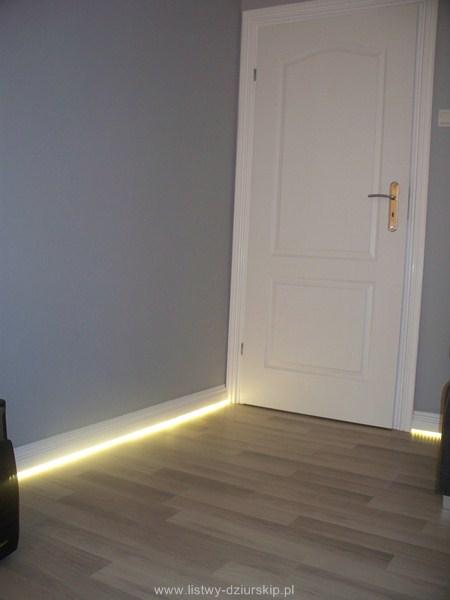Opaski drzwiowe i listwy z oświetleniem LED