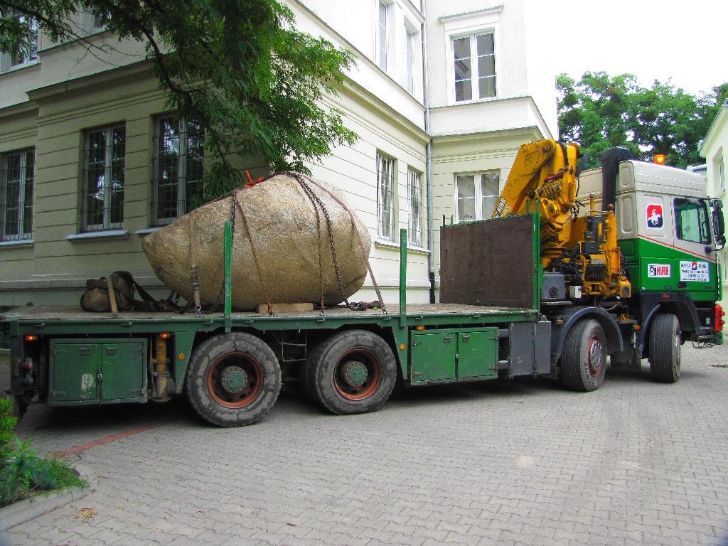 transport  kamienia około 13 ton wagi HDS Wrocław hussar  