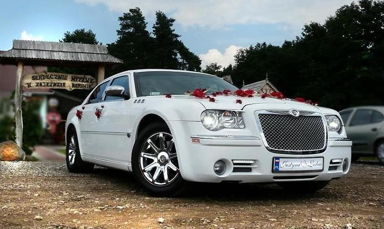 Chrysler 300C w kolorze białym na ślub Rzeszów