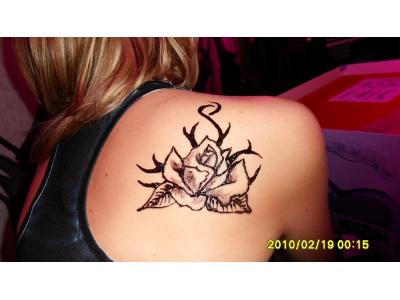 Tatuaż z henny - wykonała Ewa Sanocka podczas imprezy dla Schwarzkopf - kliknij, aby powiększyć