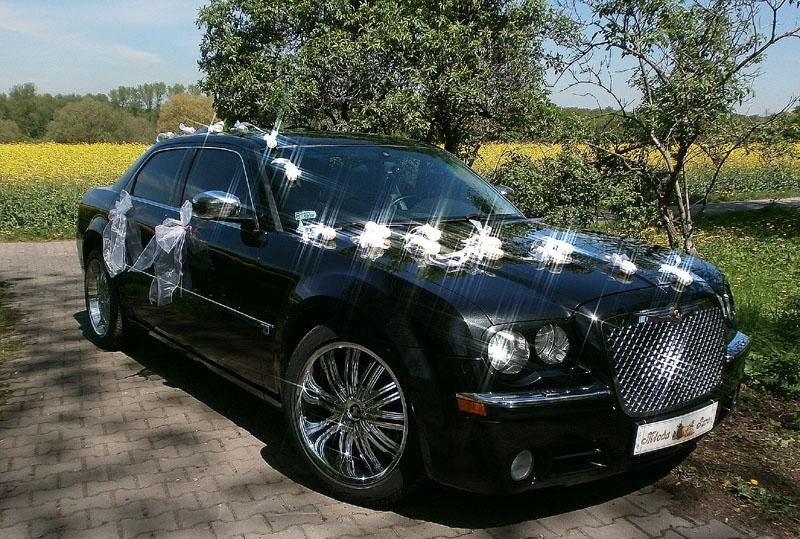 Chrysler 300C -  ślub i wesela wynajem limuzyny.