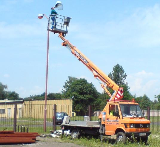 Wynajem zwyżki na samochodzie