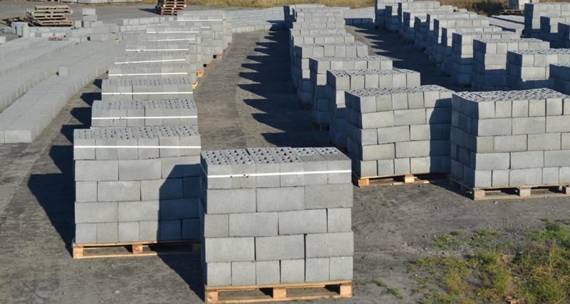 A tanio Pustaki zuzlowe bloczki fundamentowe,, Grabarze , śląskie