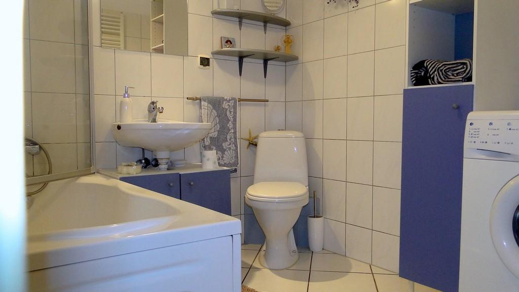 Apartament we Wrocławiu - łazienka + pralka