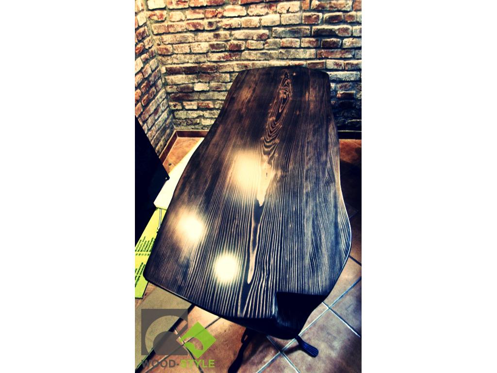 Stół z drewna litego, renowacja i lakierowanie stołu