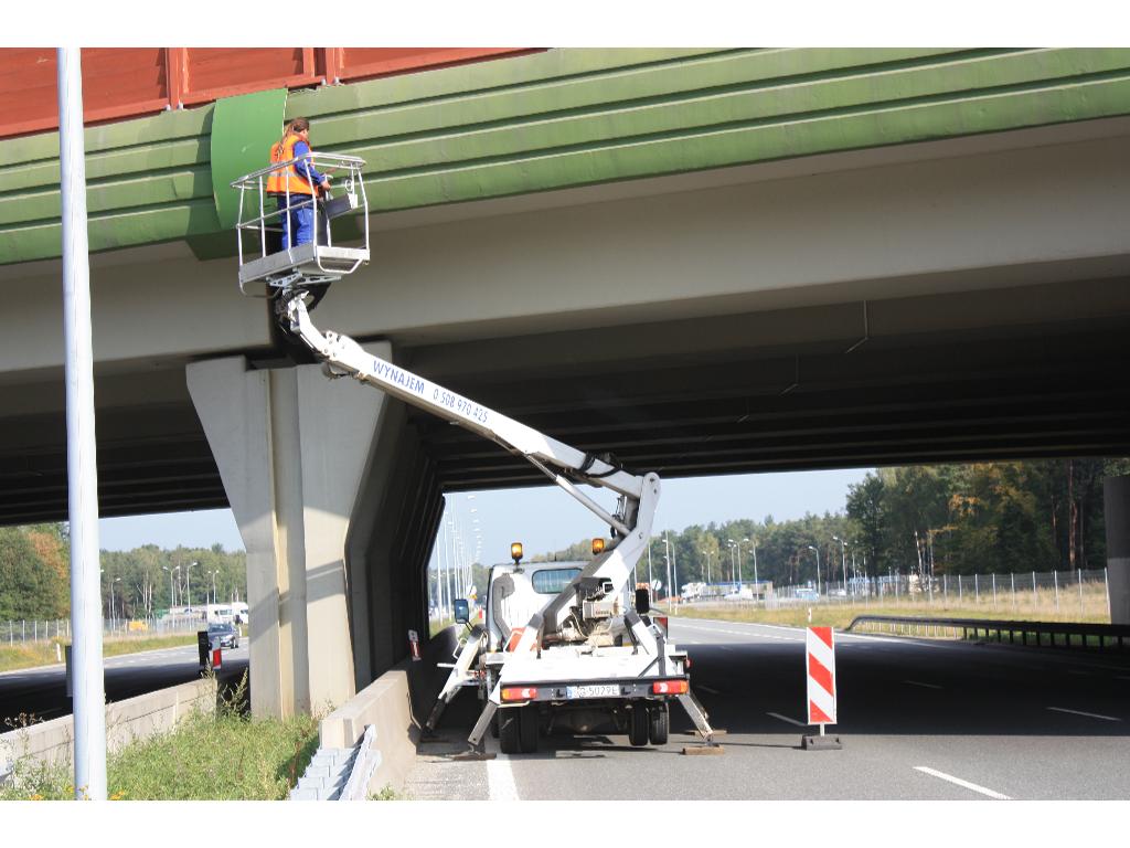 PODNOŚNIK 18M PRZY WIADUKCIE