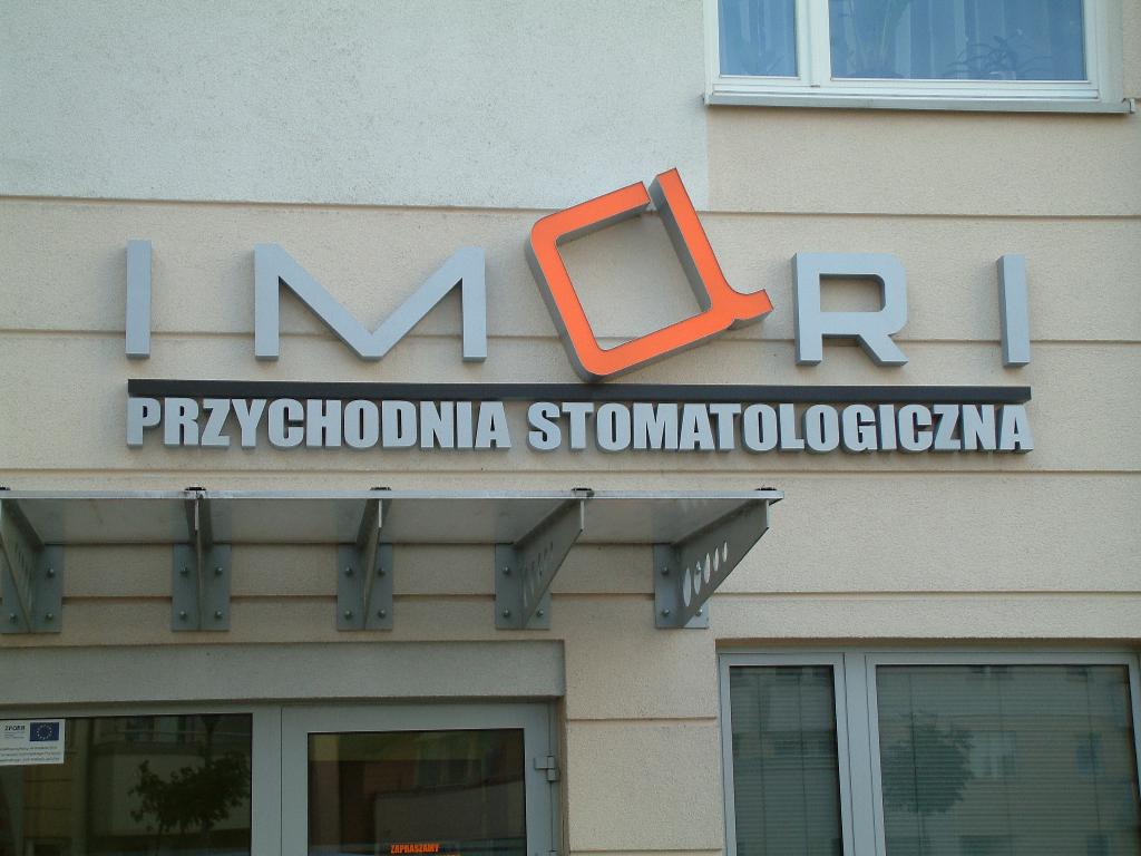 LOGO PRZESTRZENNE, LICO DIBOND, LITERA LED