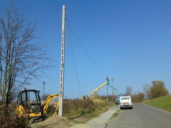 Minikoparka Budowa oświetlenia ulicznego