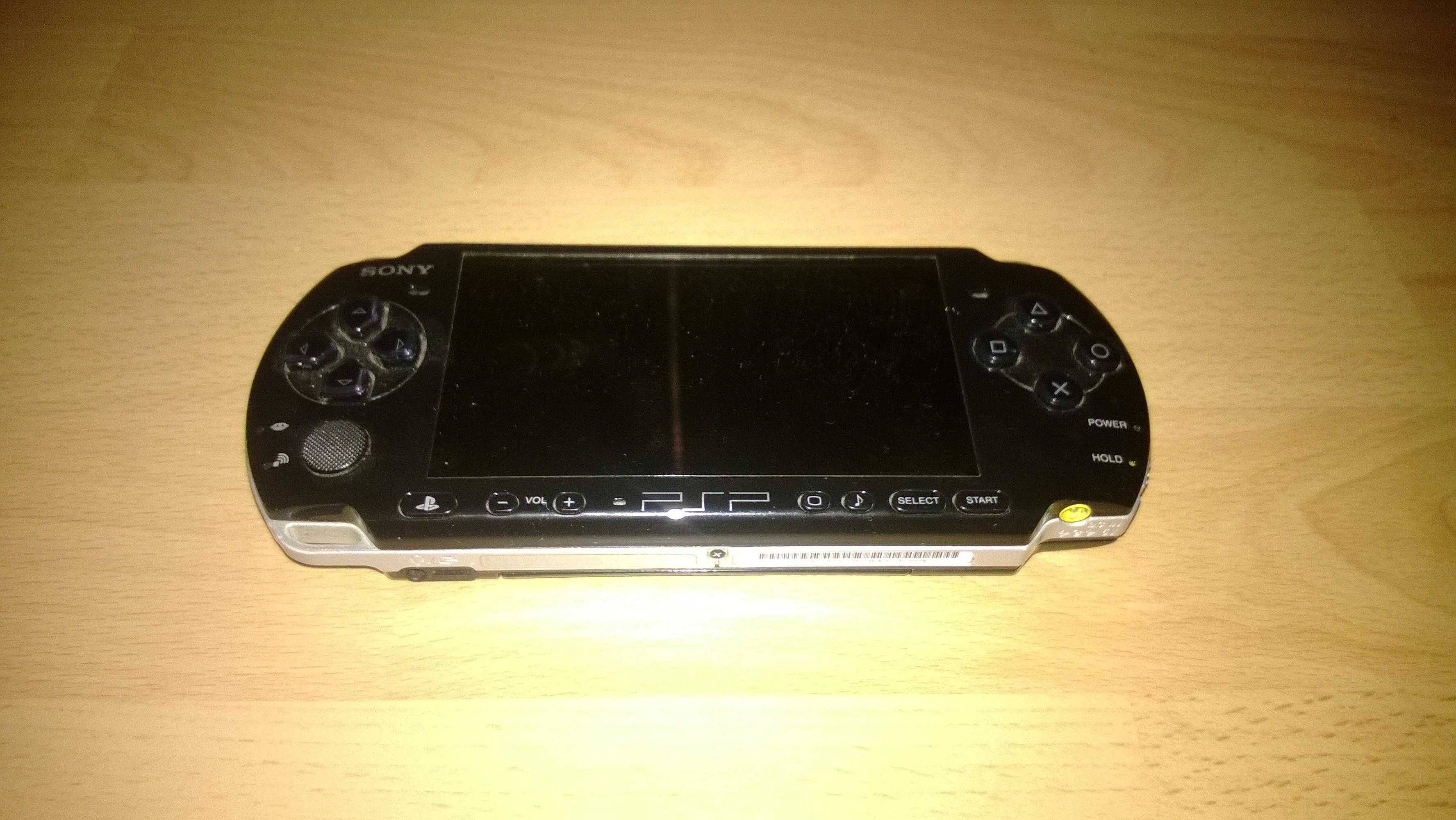 PSP 3004 Slim & Lite Piano Black.