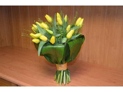 bukiet z żółtych tulipanów - kliknij, aby powiększyć