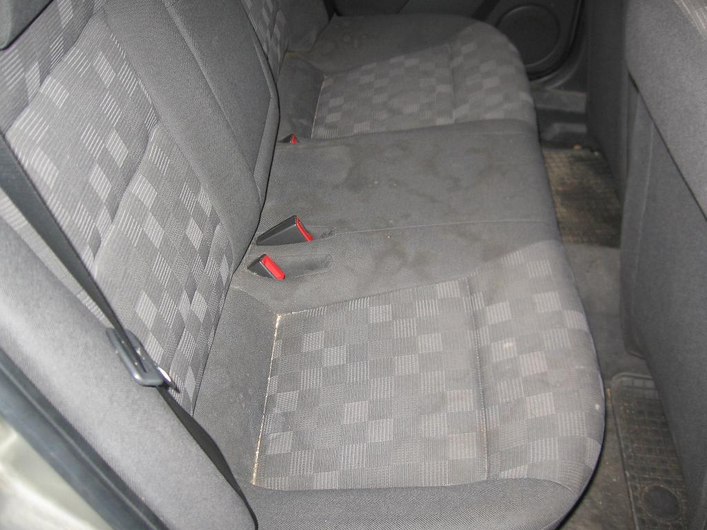 Opel Vectra C, kanapa przed praniem