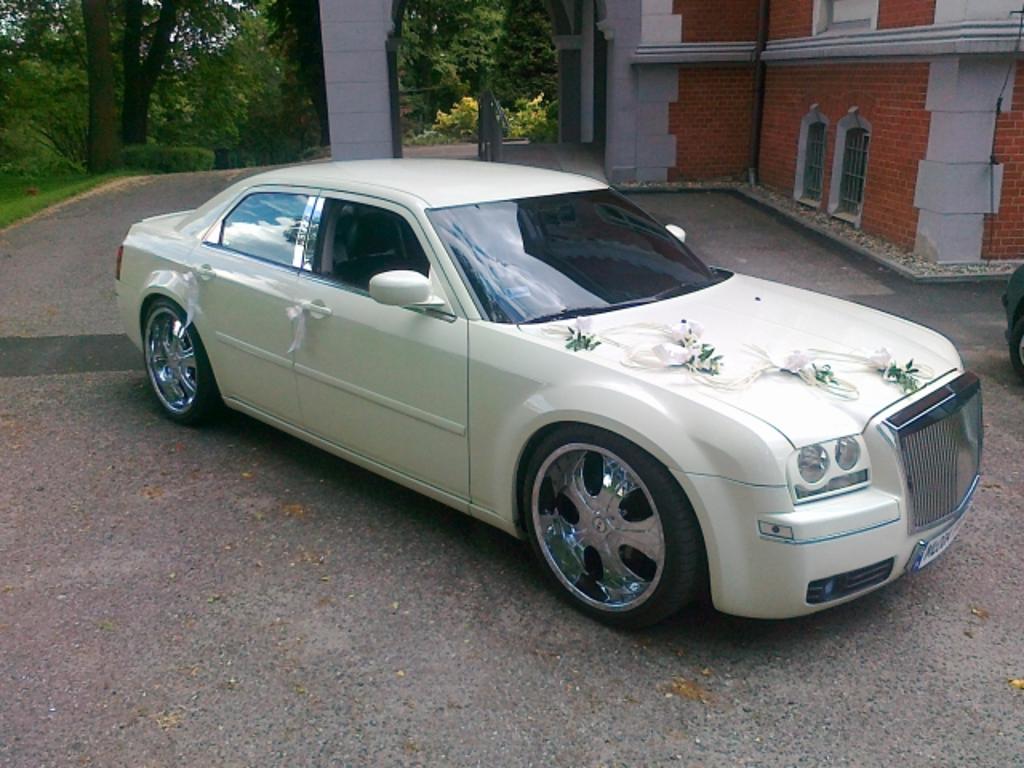 Biały chrysler 300c, samochody slubne, auta na Wesela, SLASK, Świerklany, śląskie